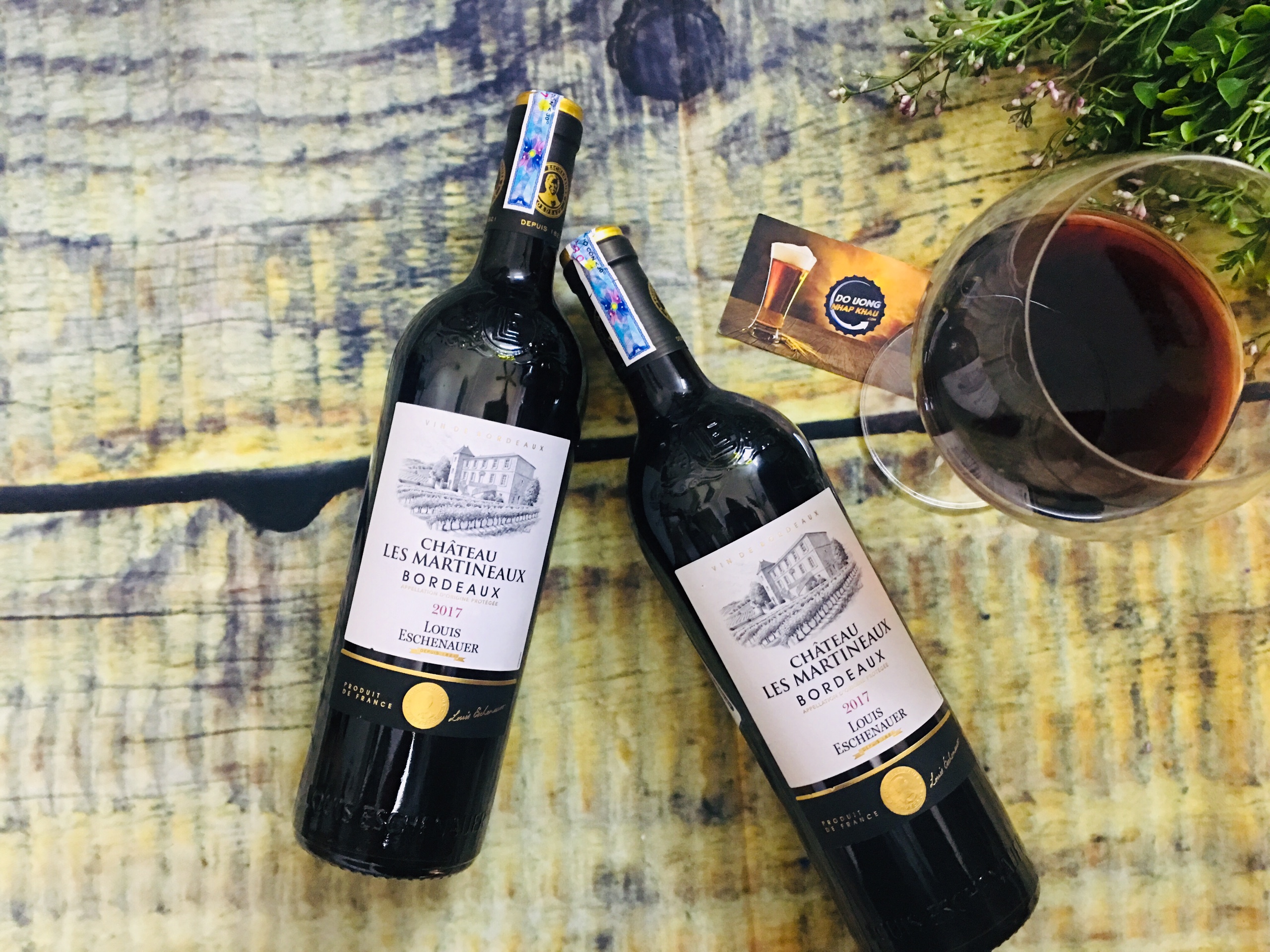 Vang Chateau Les Martineaux Bordeaux có hương vị trái cây hấp dẫn
