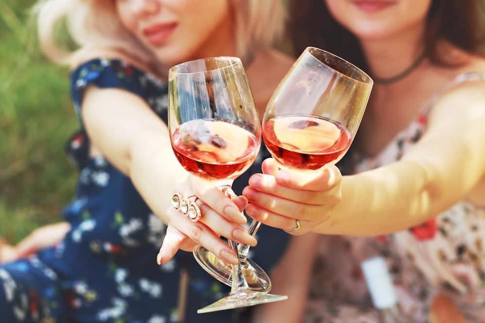 vang-nocc82cc89-arrogant-frog-sparkling-rosecc81-2 Vang nổ Arrogant Frog Sparkling rosé 2
