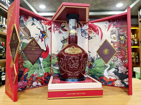 Chivas 24 Năm Hộp Quà 2022 Bên trong Chivas 24 Năm hộp Quà 2020