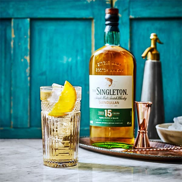 Rượu singleton 15 Năm được dùng với nước hoa quả